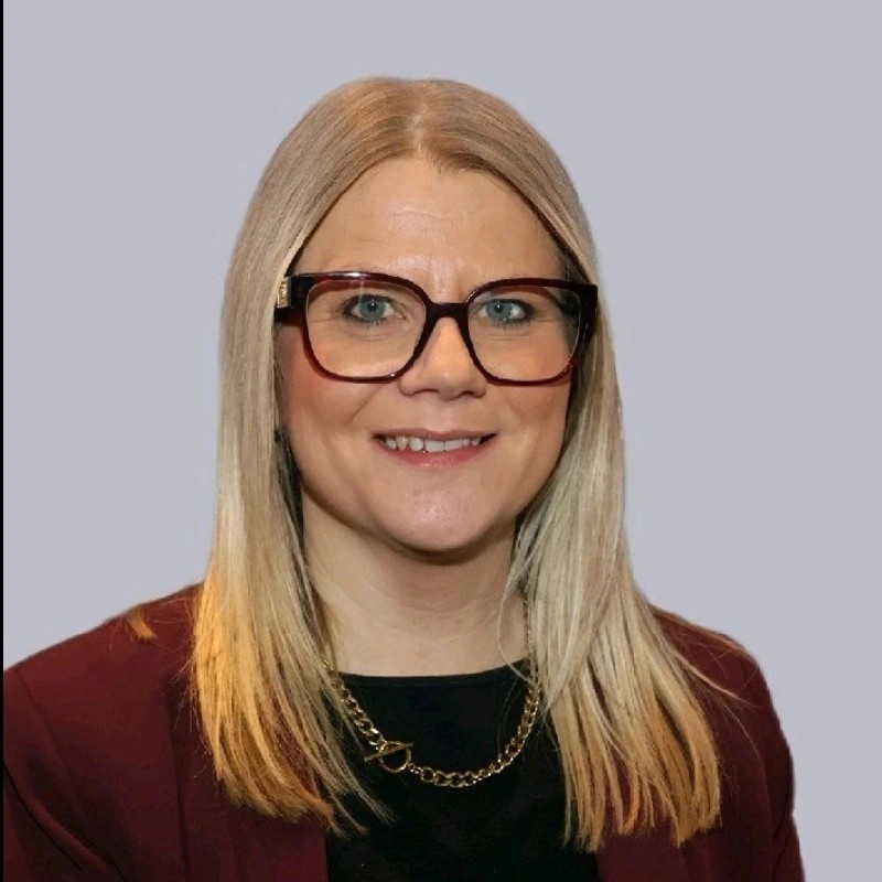 Michelle headshot.jpg